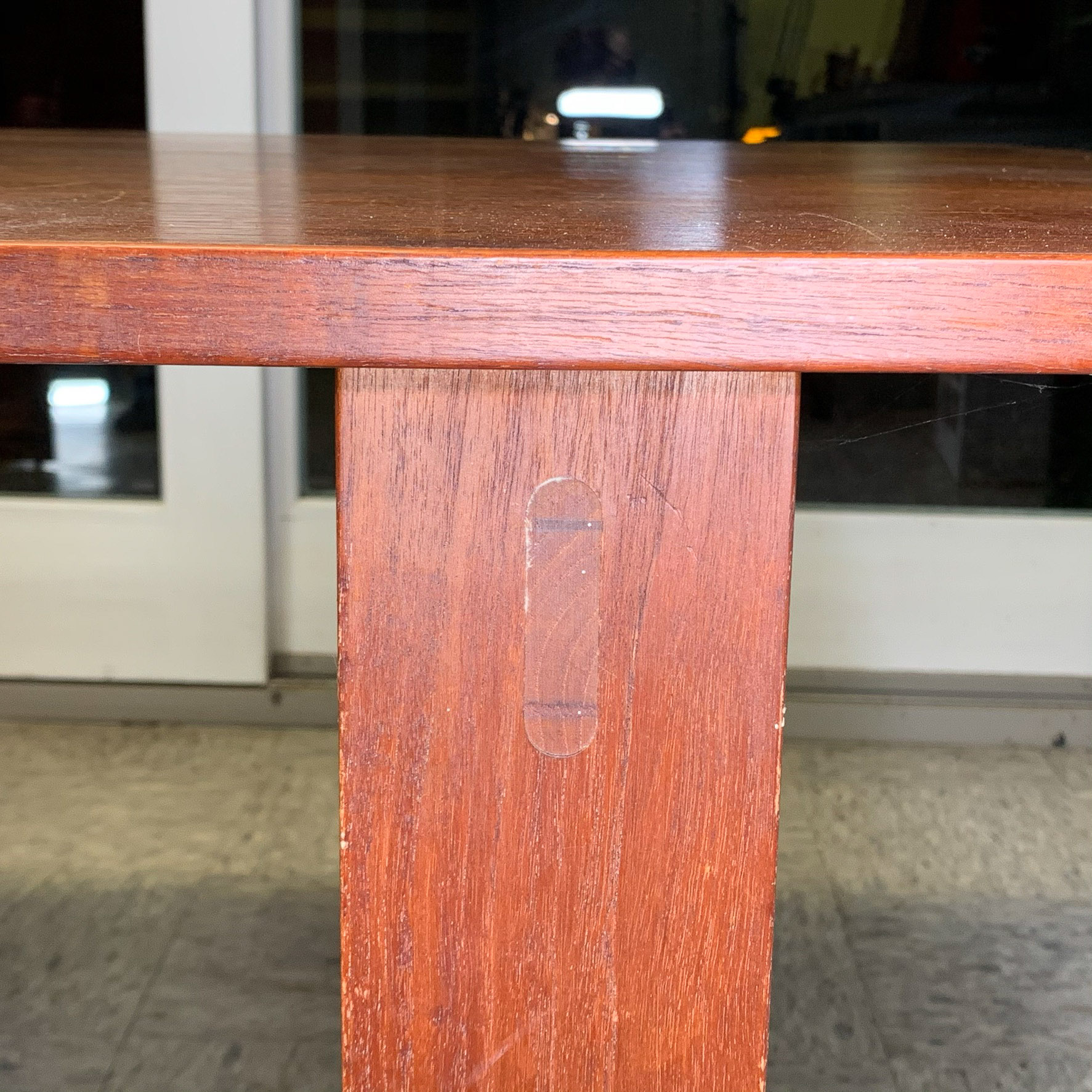 MID CENTURY WALNUT VENEER TABLE