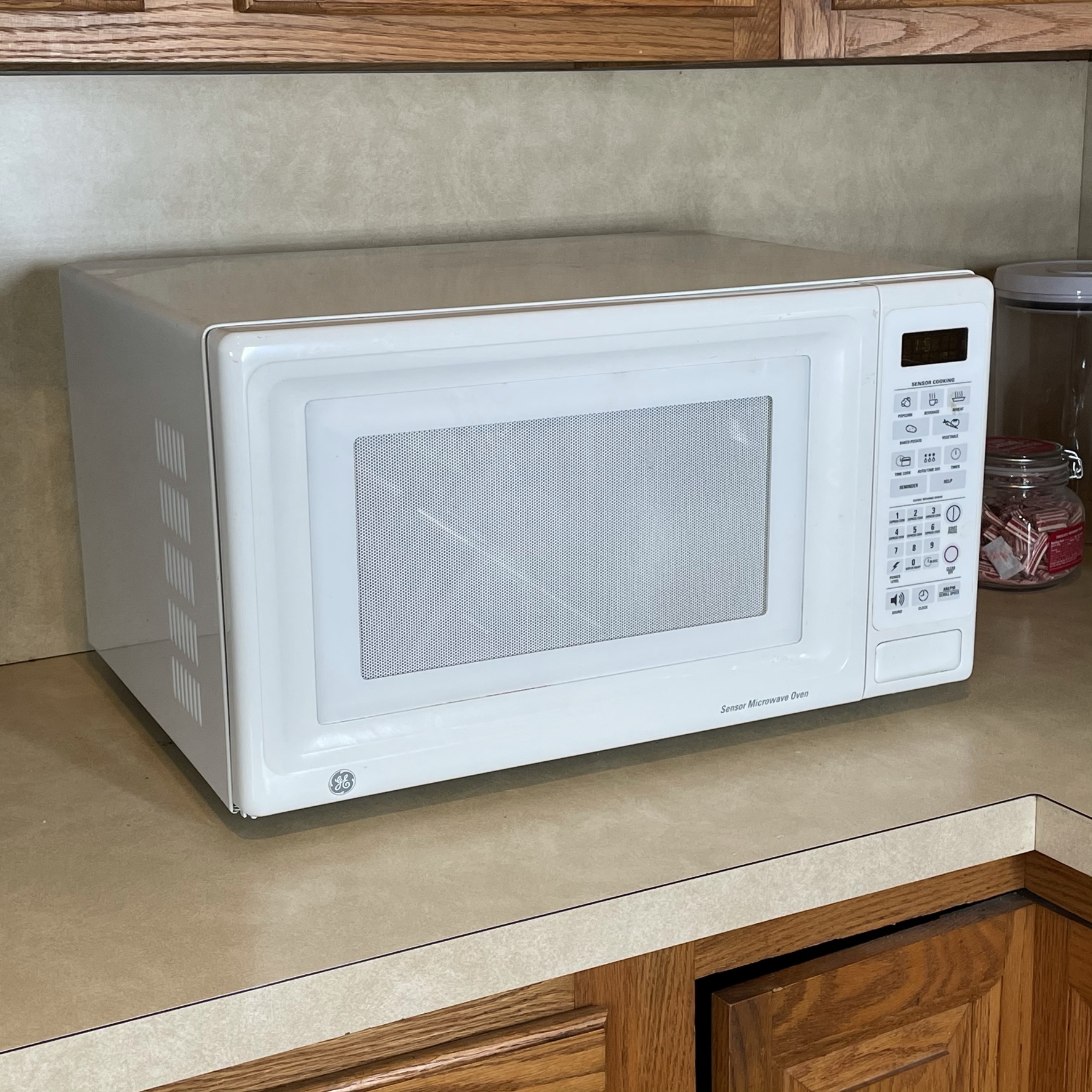 GE "SENSOR" MICROWAVE OVEN