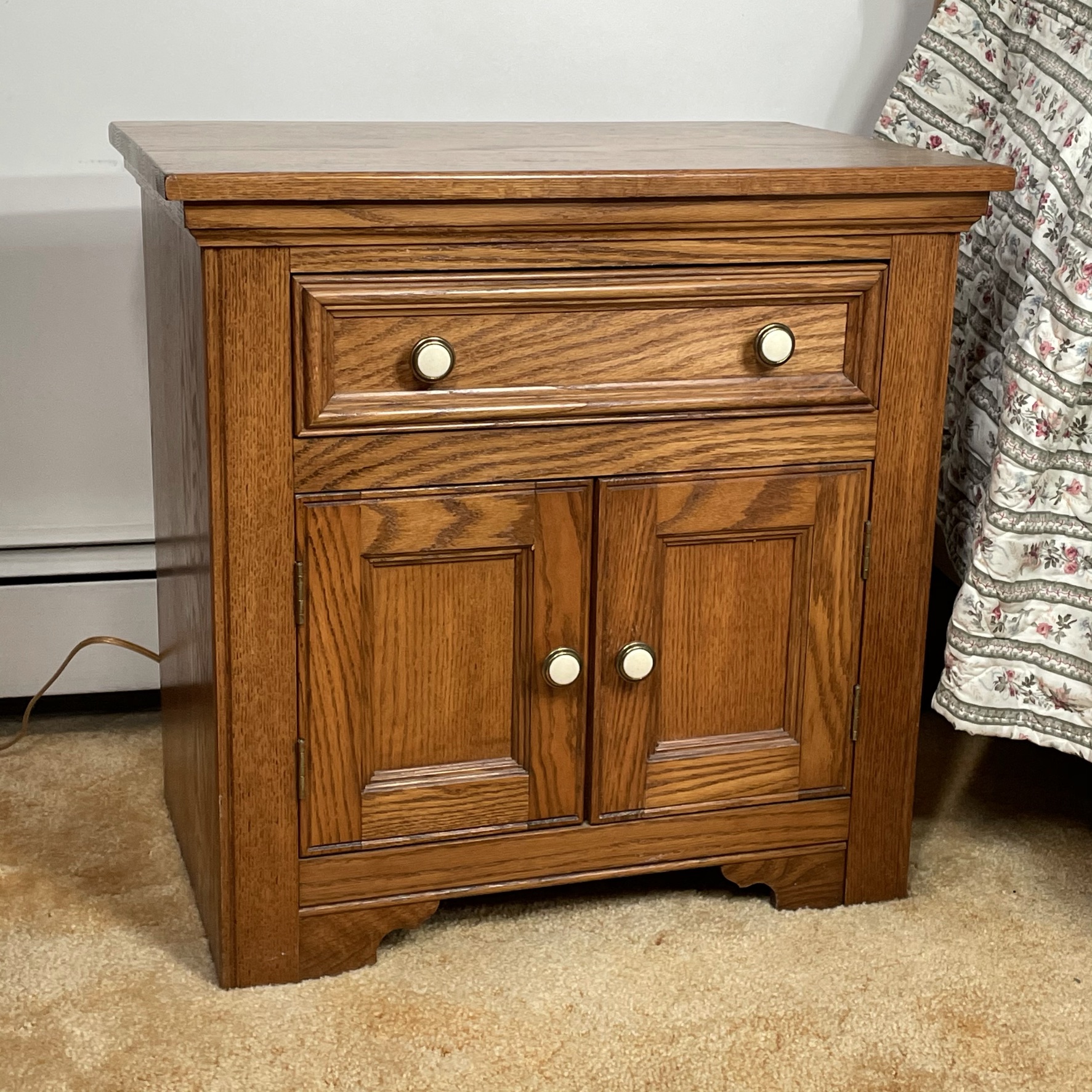 PAIR PENNSYLVANIA HOUSE SOLID OAK BEDSIDE