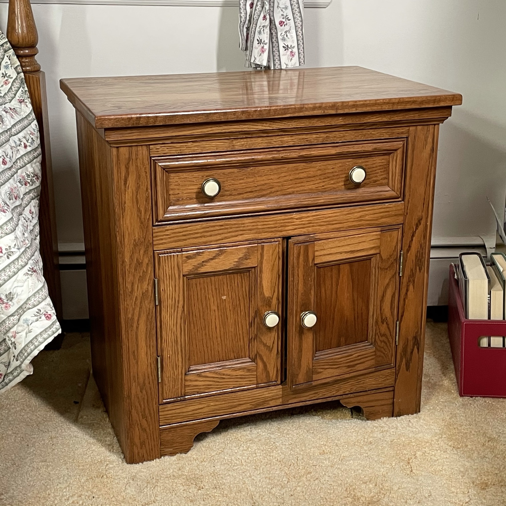 PAIR PENNSYLVANIA HOUSE SOLID OAK BEDSIDE
