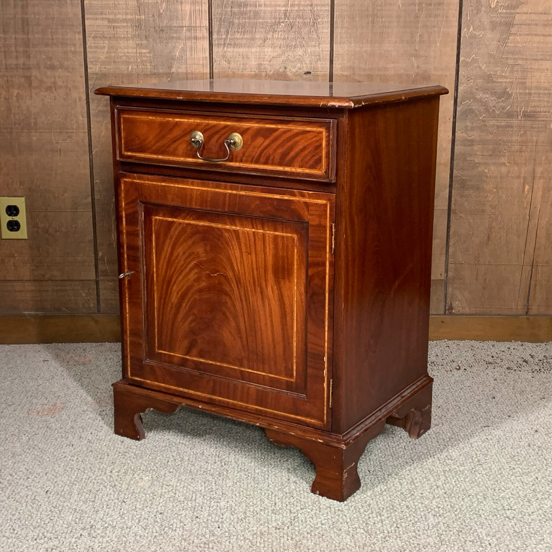 VENEERED SIDE TABLE /