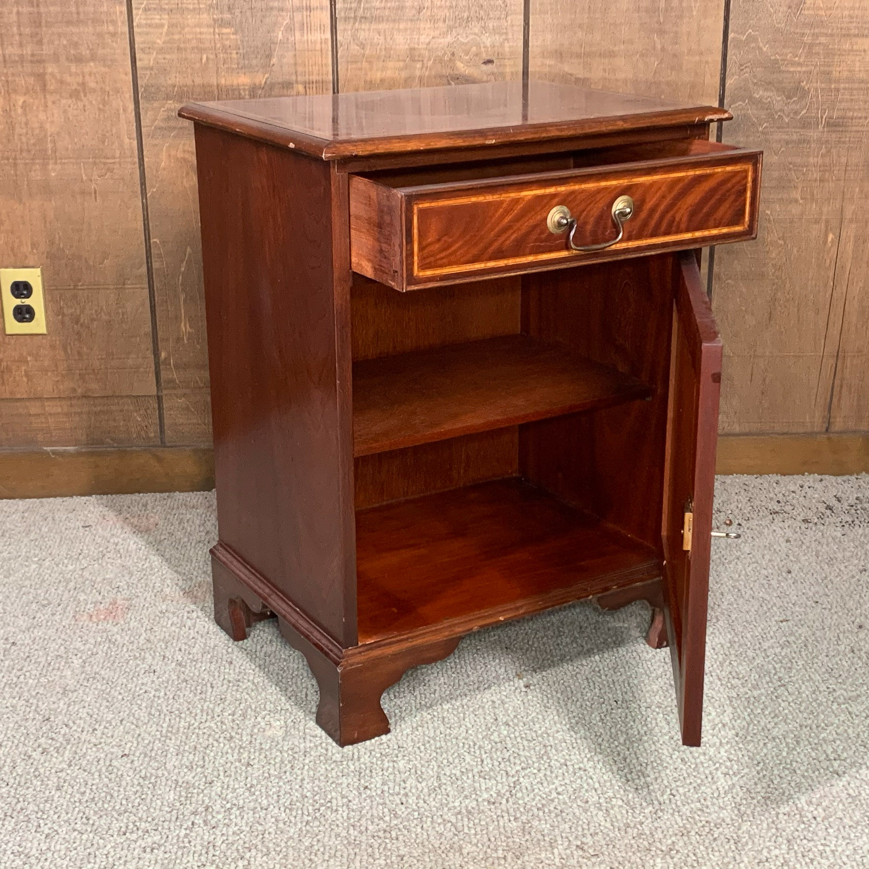 VENEERED SIDE TABLE /