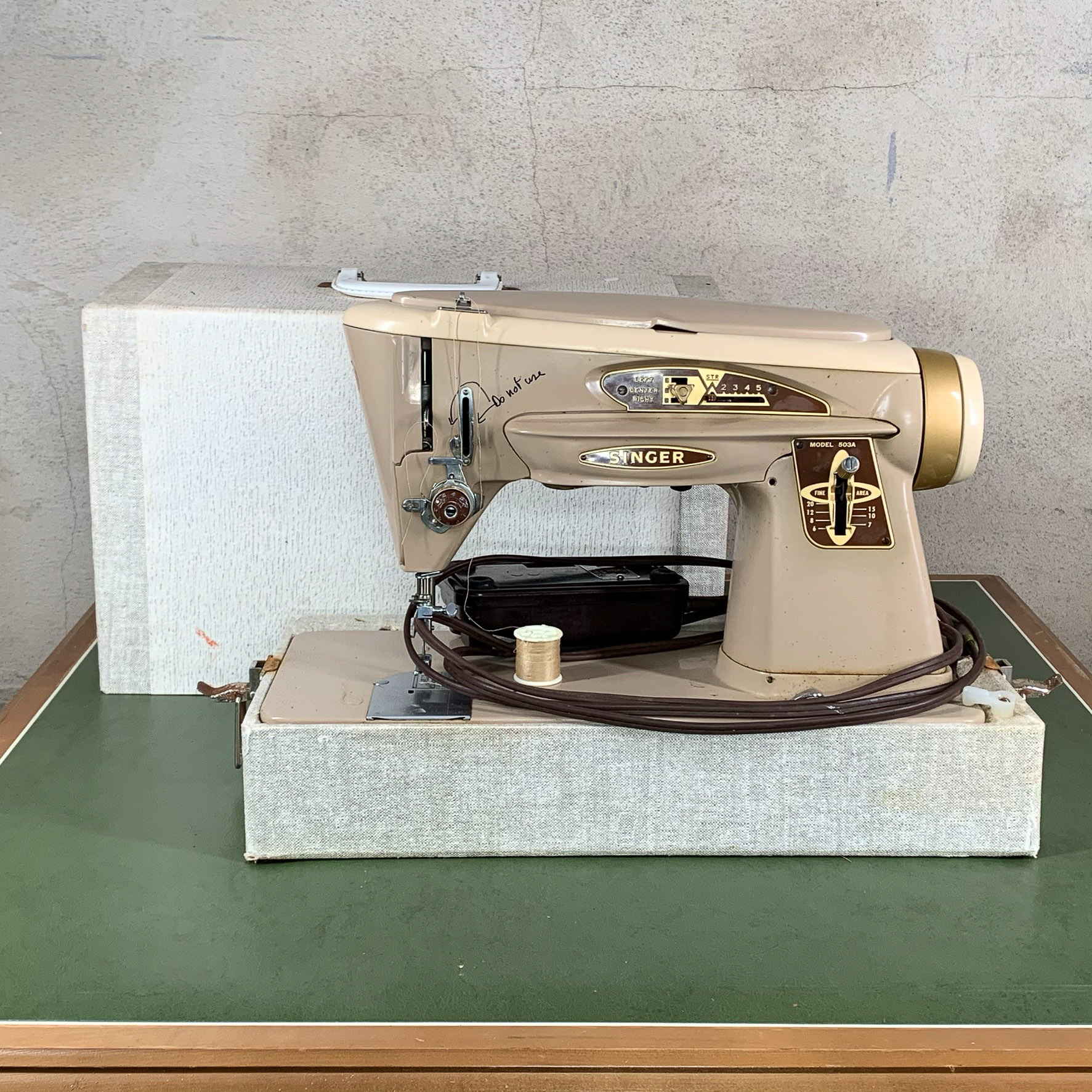 SINGER MODEL 503A TRAVEL SEWING MACHINE