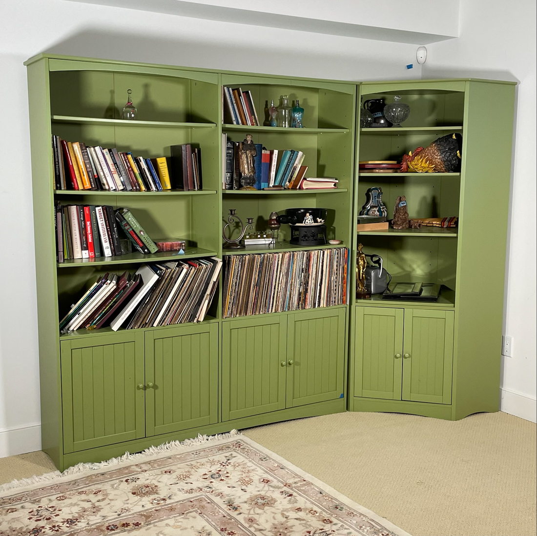 GREEN BOOKSHELF