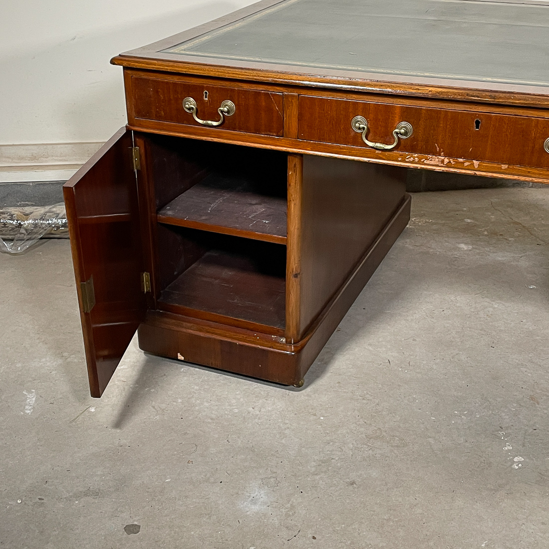 ANTIQUE PARTNERS DESK