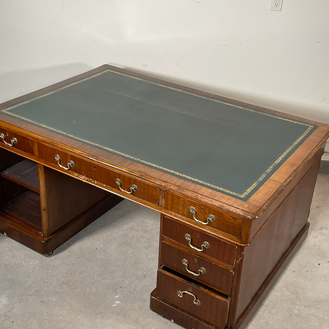 ANTIQUE PARTNERS DESK