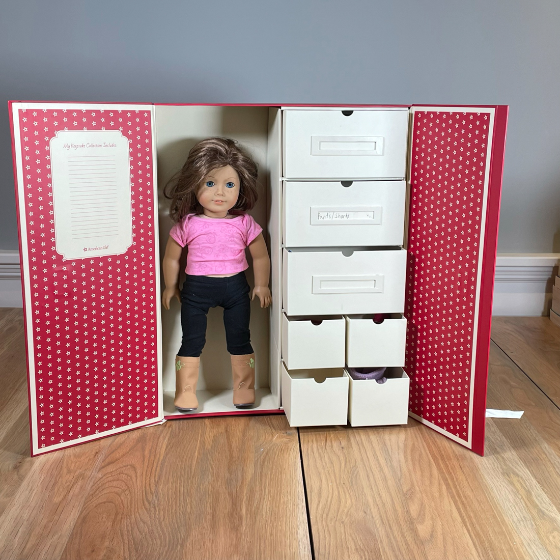 AMERICAN GIRL DOLL & ACCESSORIES