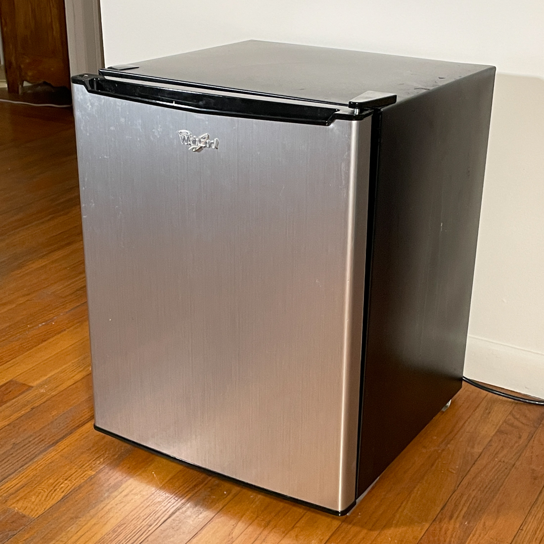 WHIRLPOOL MINI FRIDGE