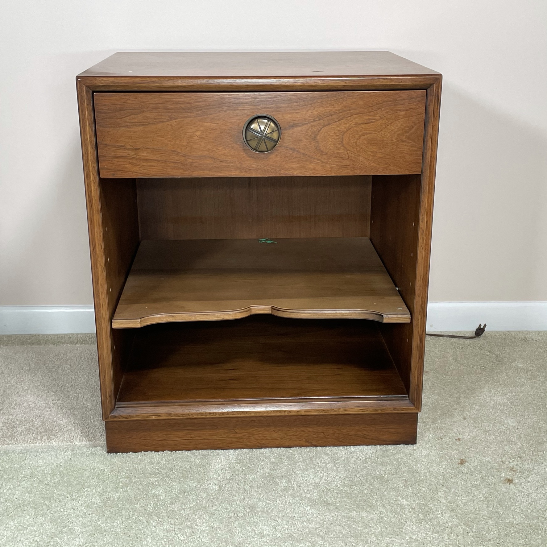 HENREDON BEDSIDE TABLE