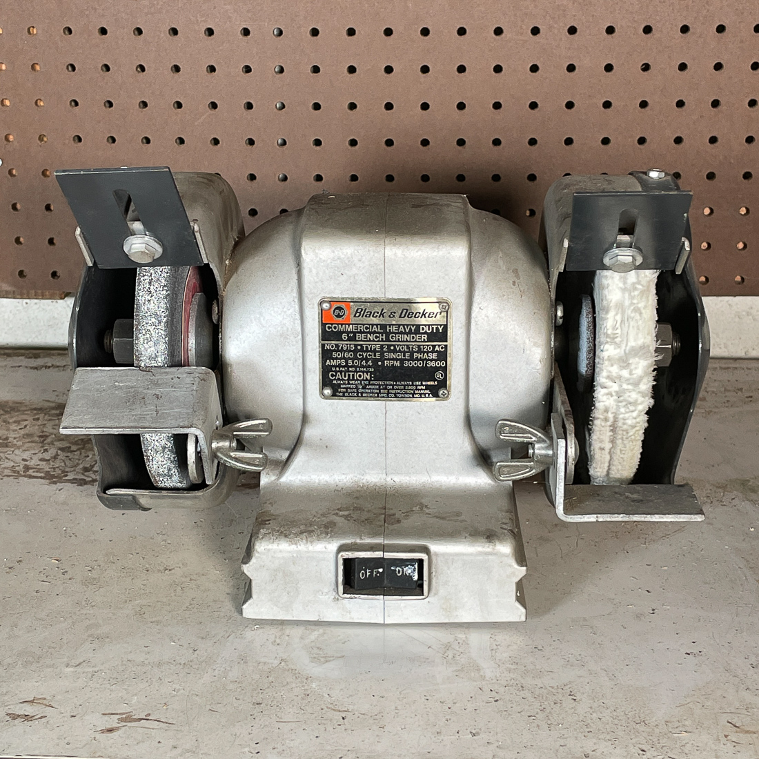 BLACK & DECKER BENCH GRINDER