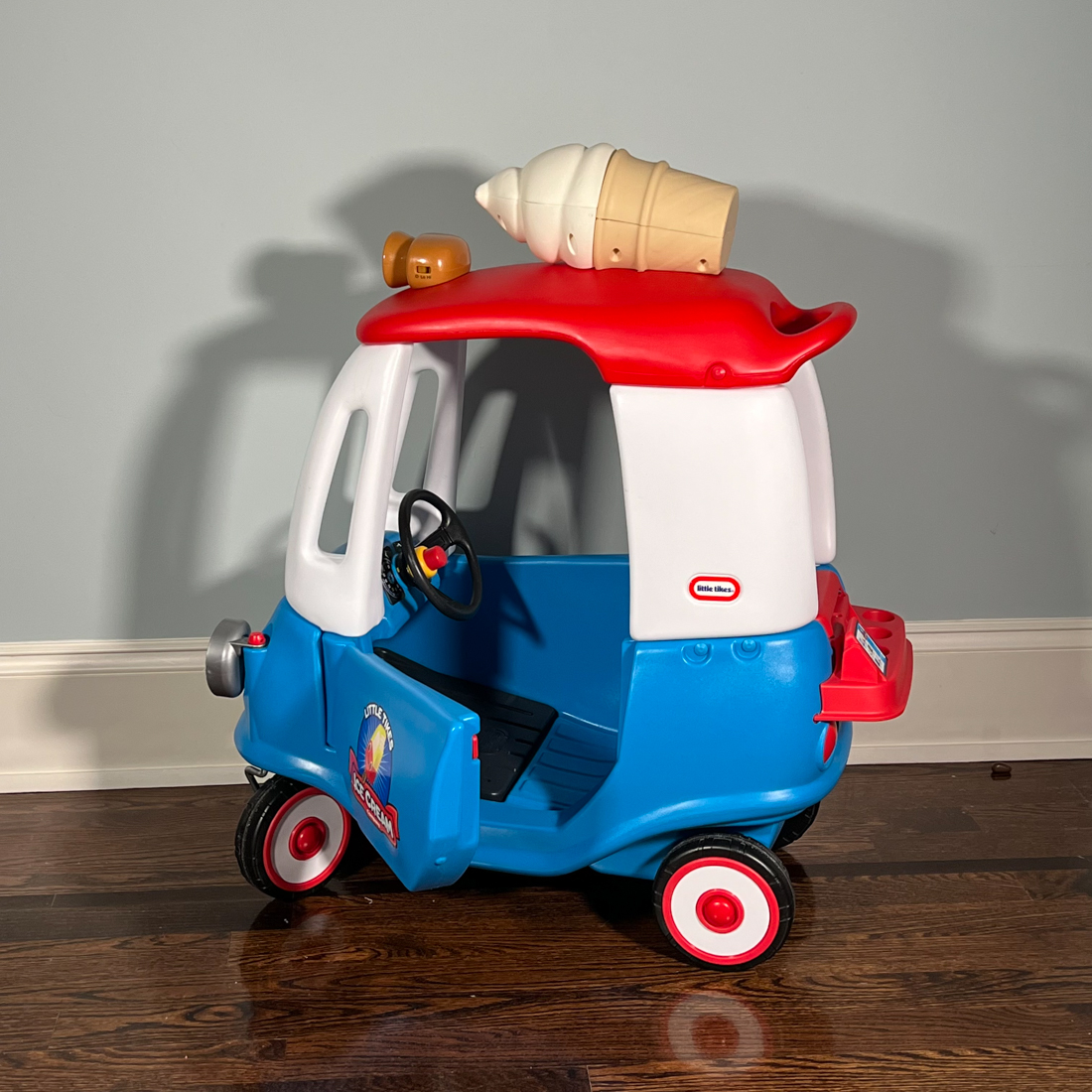 LITTLE TIKES ICE CREAM CAR