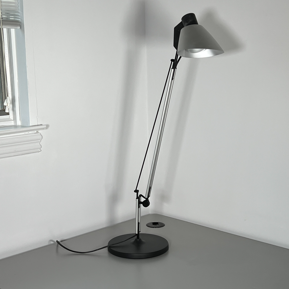 ARTICULATING DESK LAMP