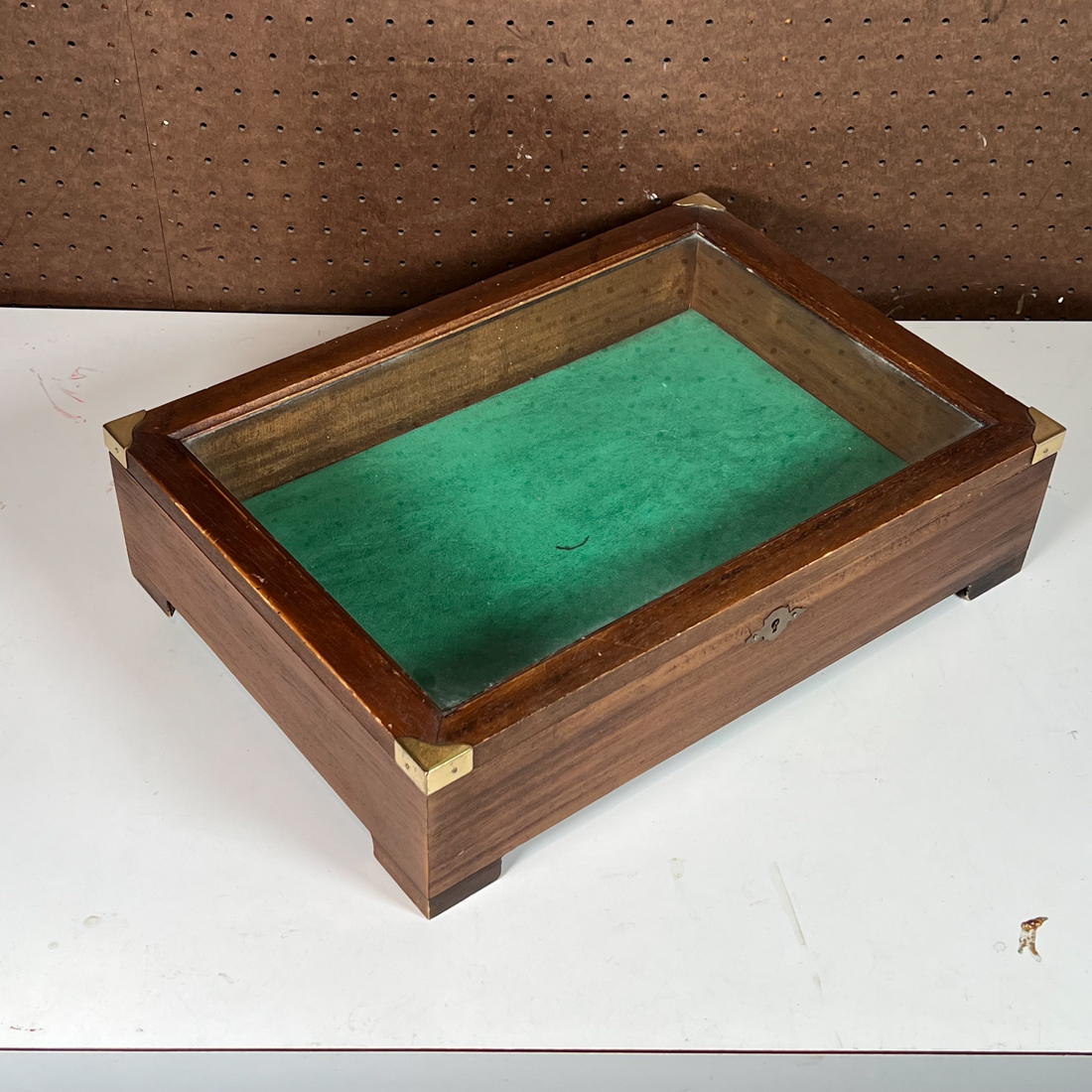 TABLETOP DISPLAY CASE