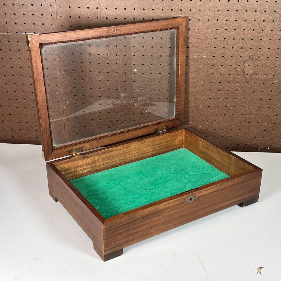 TABLETOP DISPLAY CASE