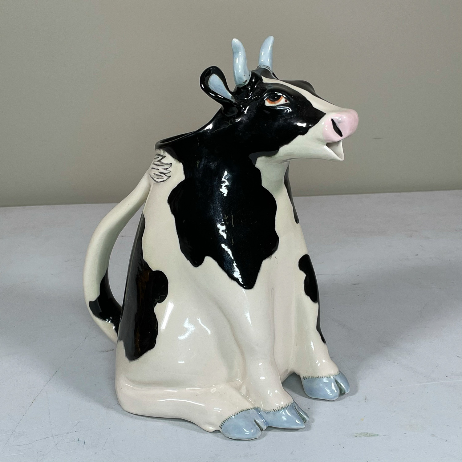 COW PITCHER