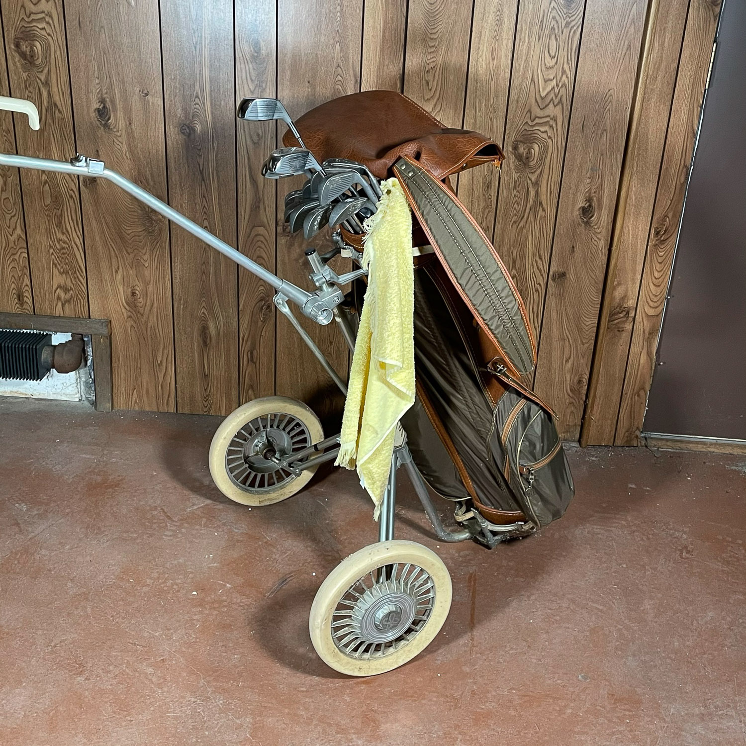 VINTAGE GOLF CLUBS & ROLLING HAND CART