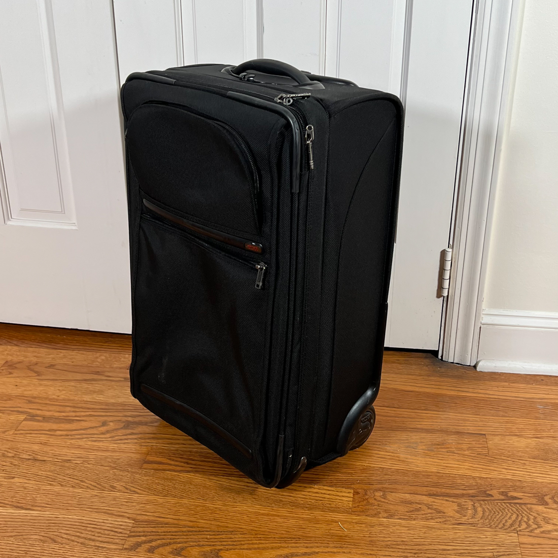 TUMI CARRYON