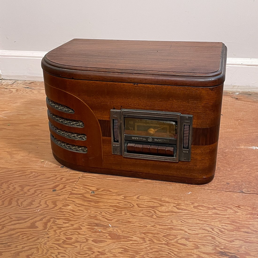 GENERAL ELECTRIC RADIO/TURNTABLE