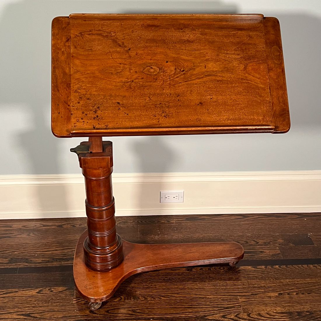 ANTIQUE WOOD EASEL