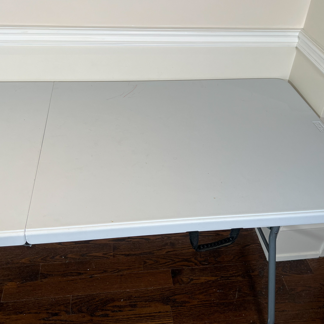 PDG FOLDING TABLE