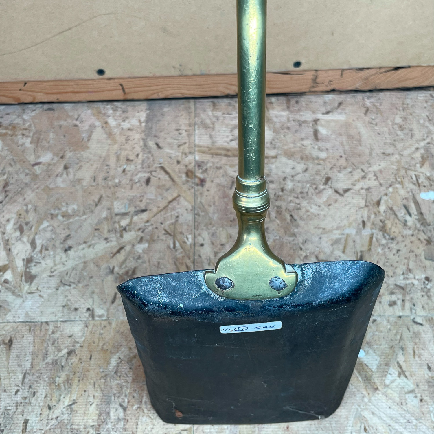 VERY FINE AMERICAN ANTIQUE COAL SHOVEL