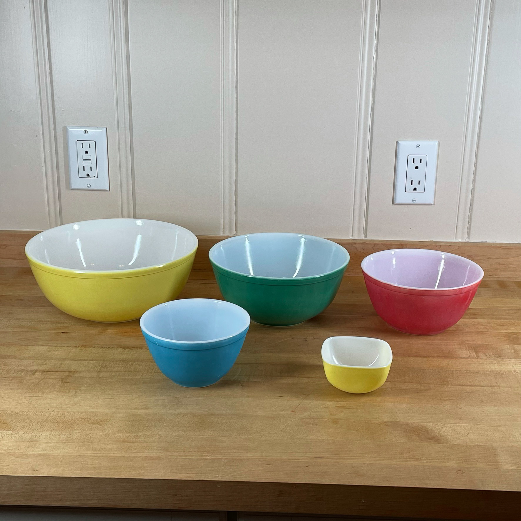 (5pc) VINTAGE COLORFUL PYREX BOWLS
