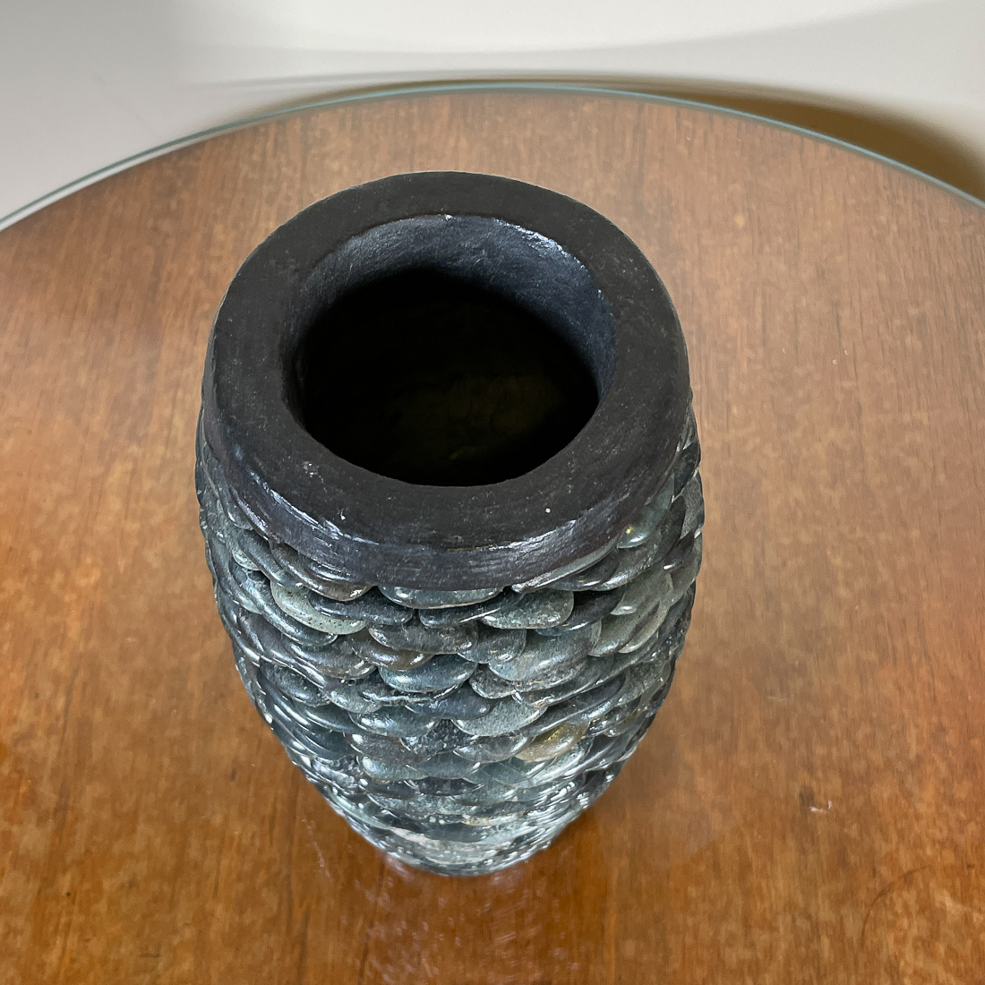 SMOOTH PEBBLE VASE