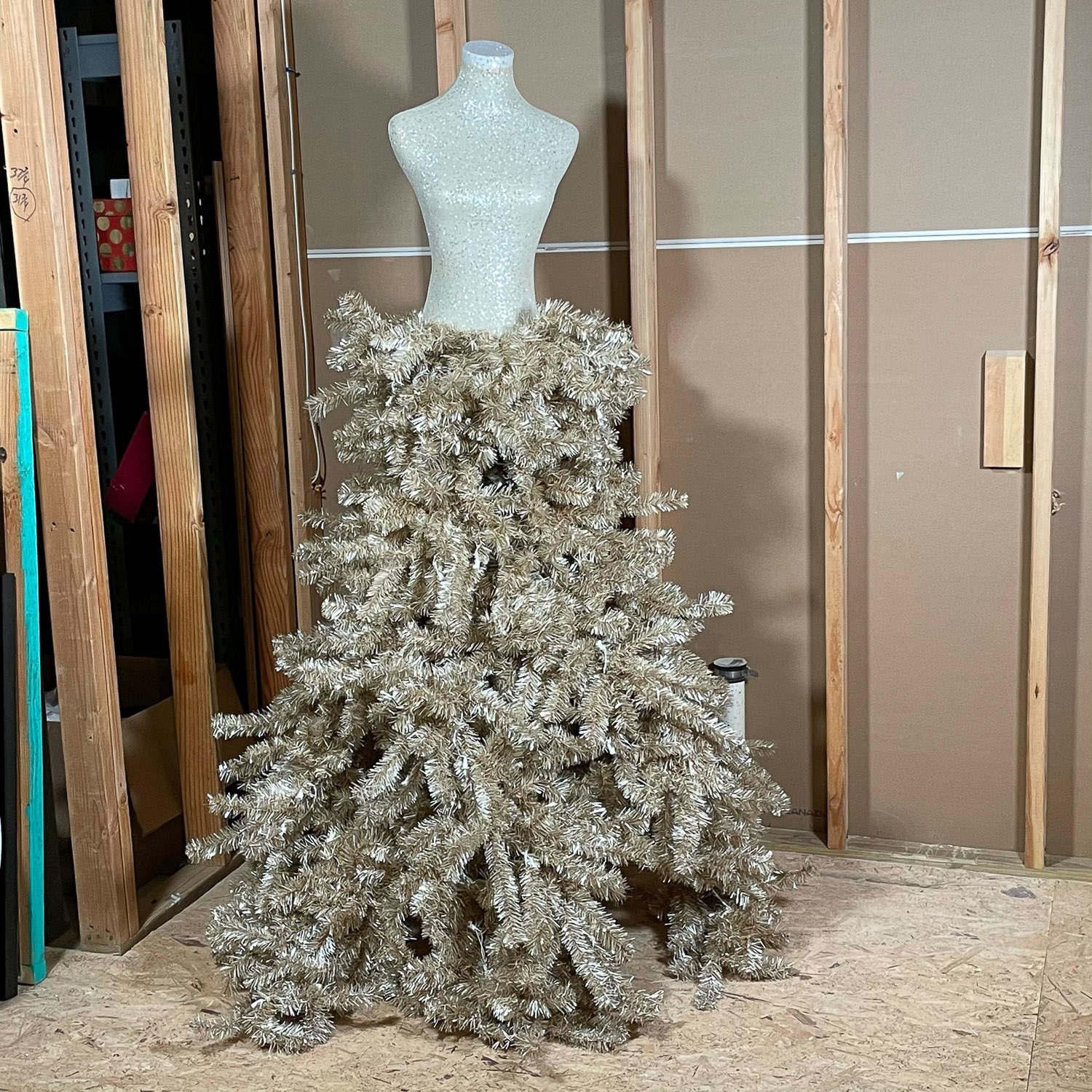 SILVERED MANNEQUIN / CHRISTMAS TREE