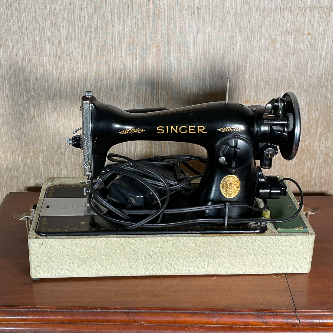 EARLY SINGER SEWING MACHINE