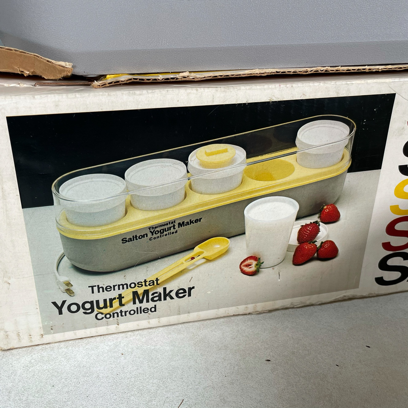 SALTON YOGURT MAKER