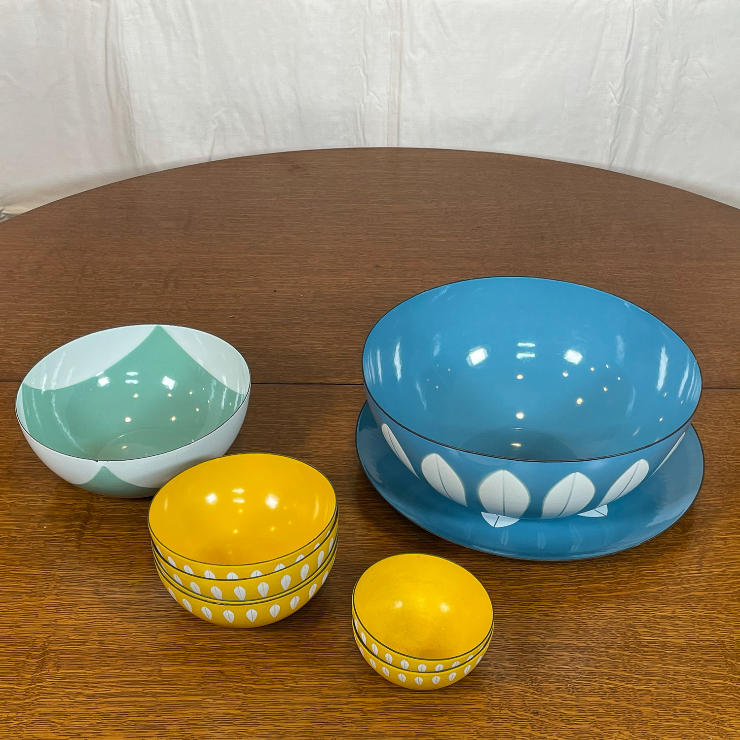 VINTAGE ENAMELED METAL DISHES