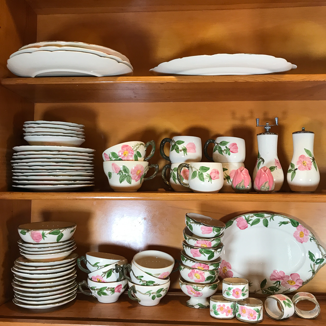 FRANCISCAN DINNERWARE SET