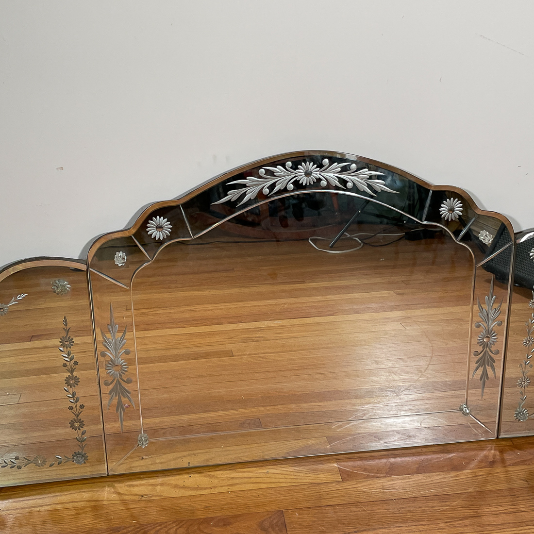 ETCHED GLASS DRESSING MIRROR