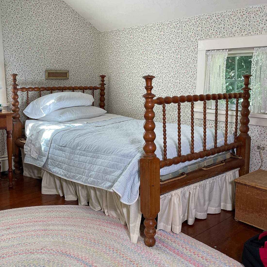 ANTIQUE TURNED WOOD ROPE BED