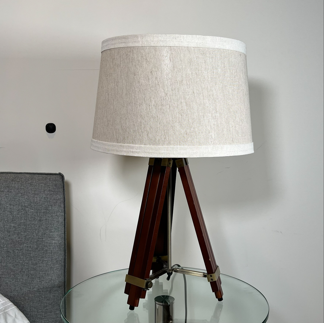 TRIPOD TABLE LAMP