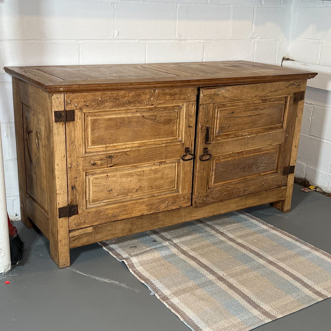 ANTIQUE WOOD CUPBOARD