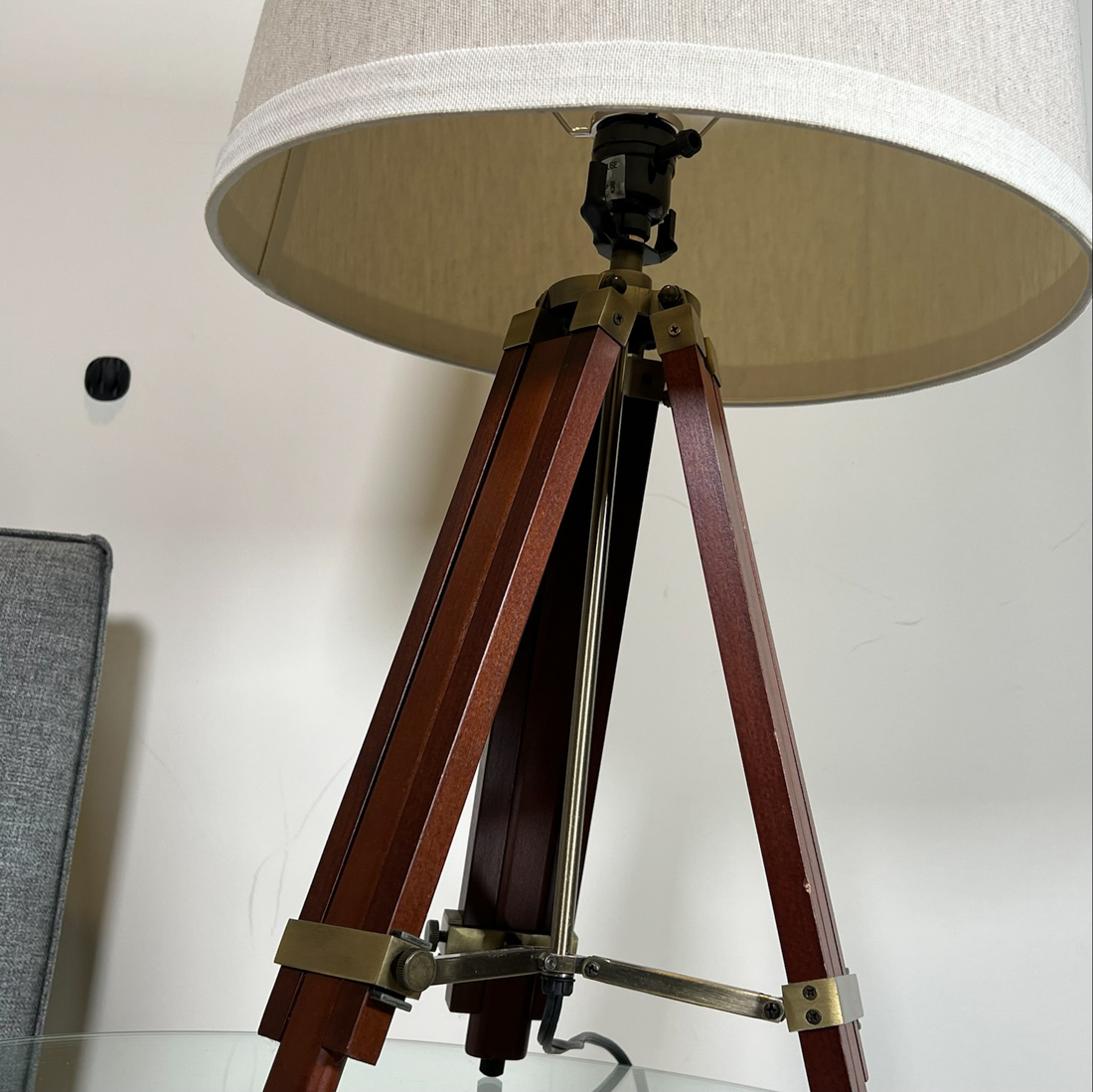 TRIPOD TABLE LAMP