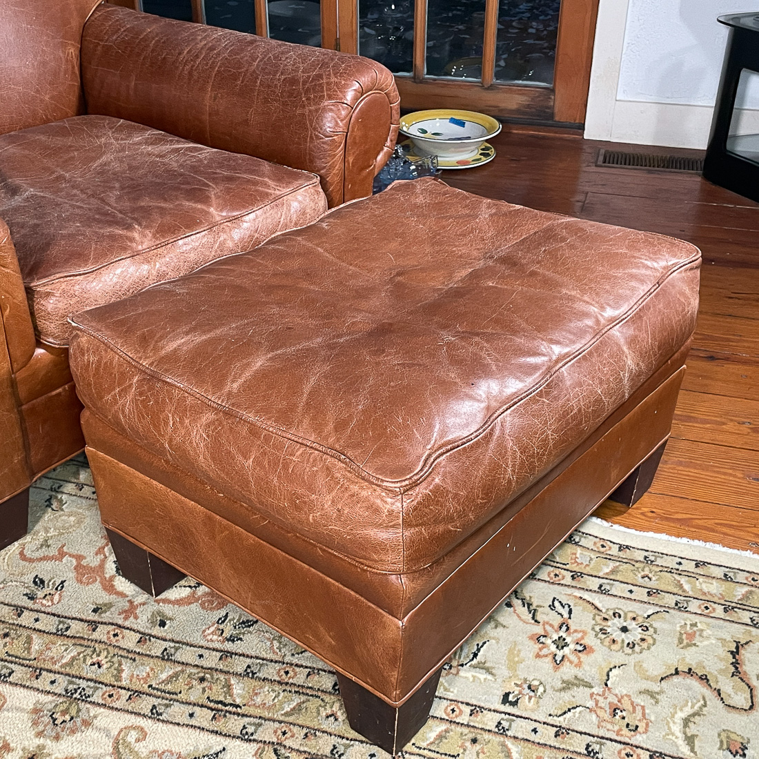 Indulge in Comfort: The Ultimate 5-Star Leather Armchair with Ottoman