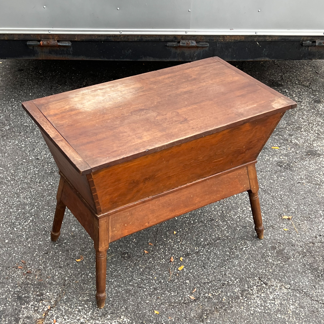 ANTIQUE DOUGH BOX
