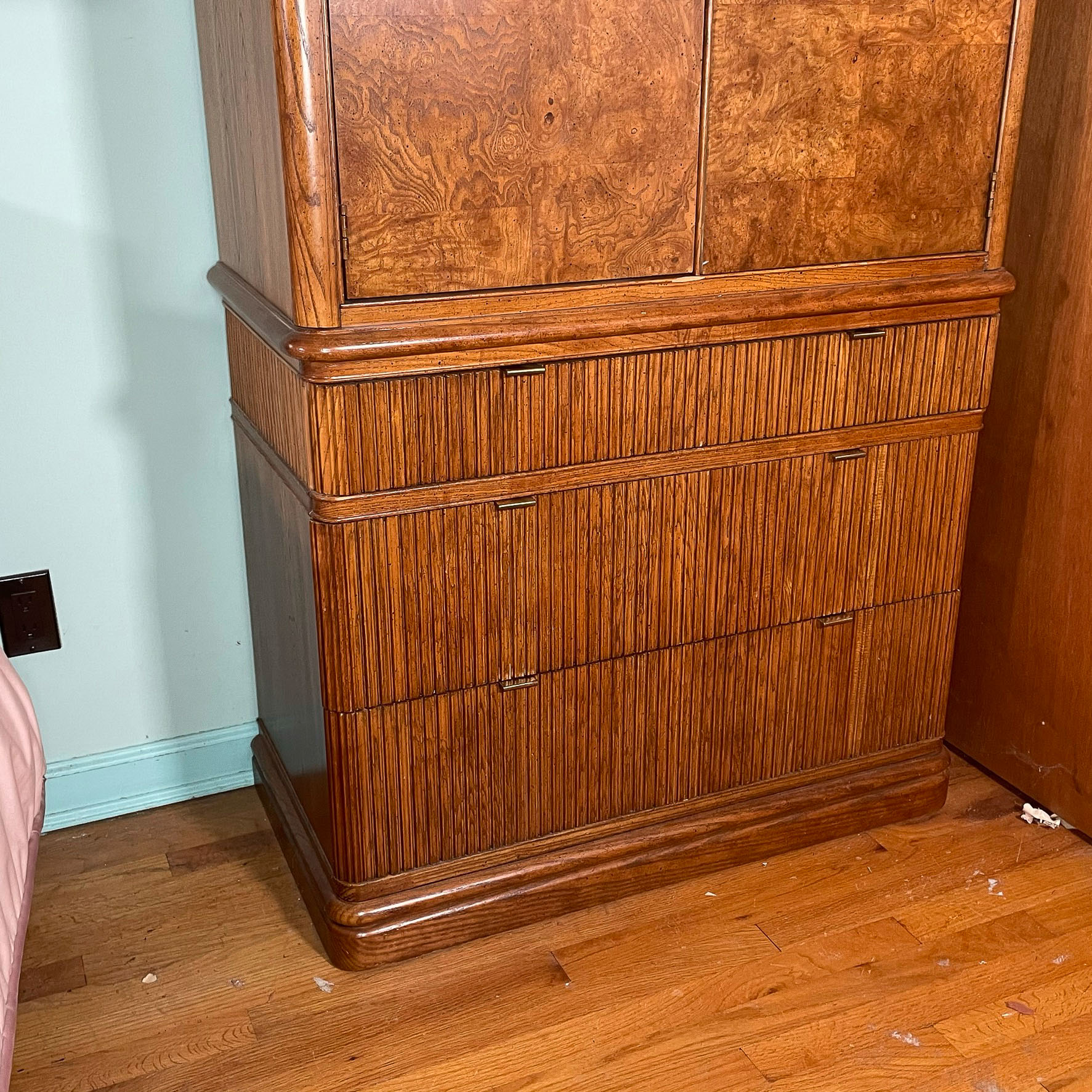 GORGEOUS MID-CENTURY CABINET