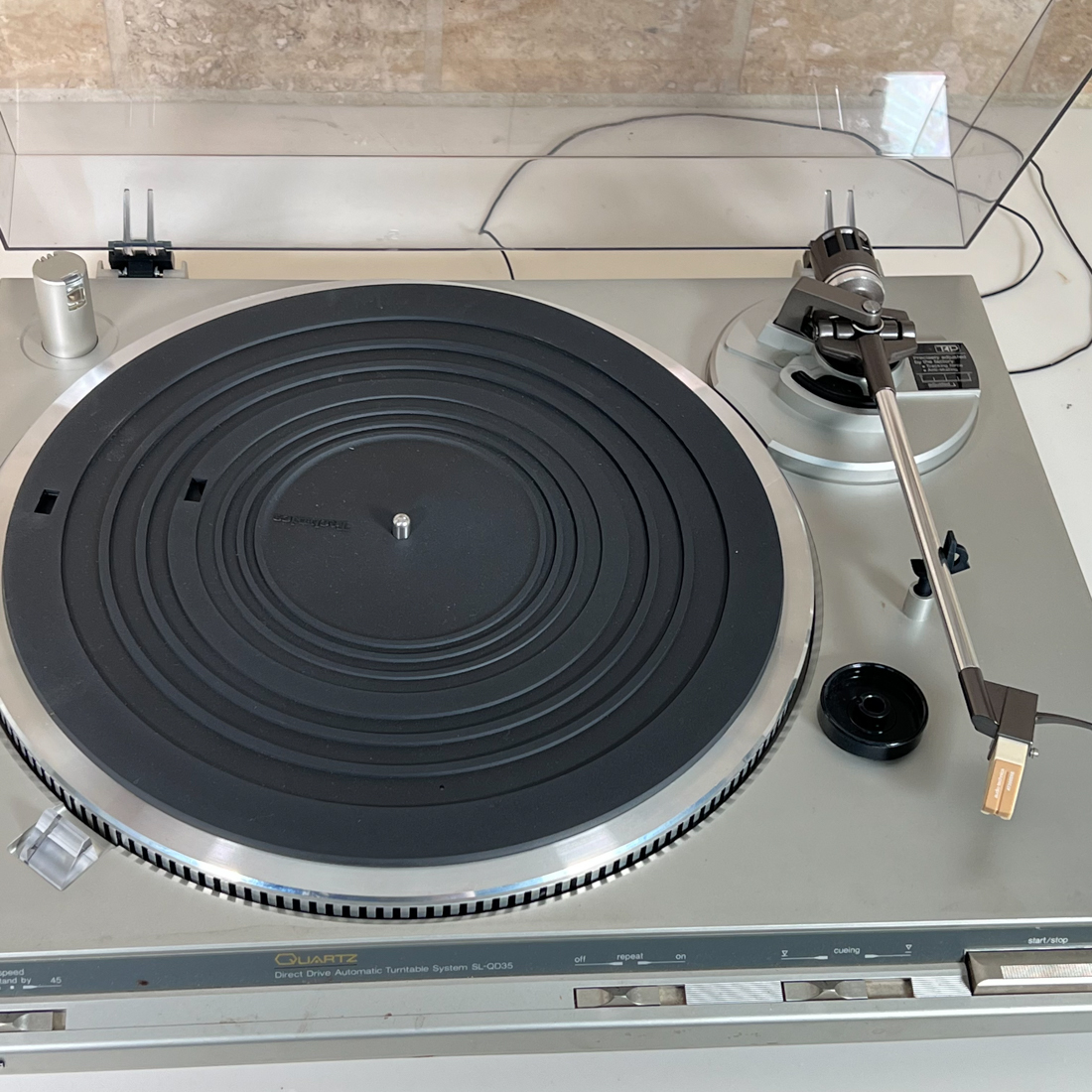 TECHNICS RECORD PLAYER