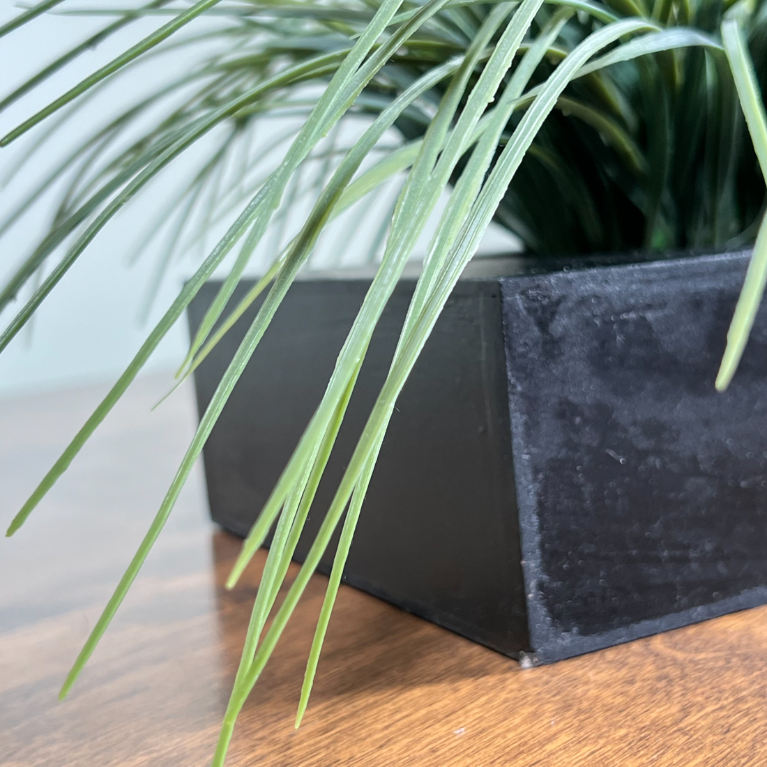 FAUX PLANT & PLANTER