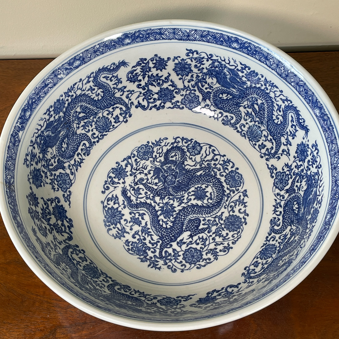 LARGE CHINOISERIE CENTER BOWL