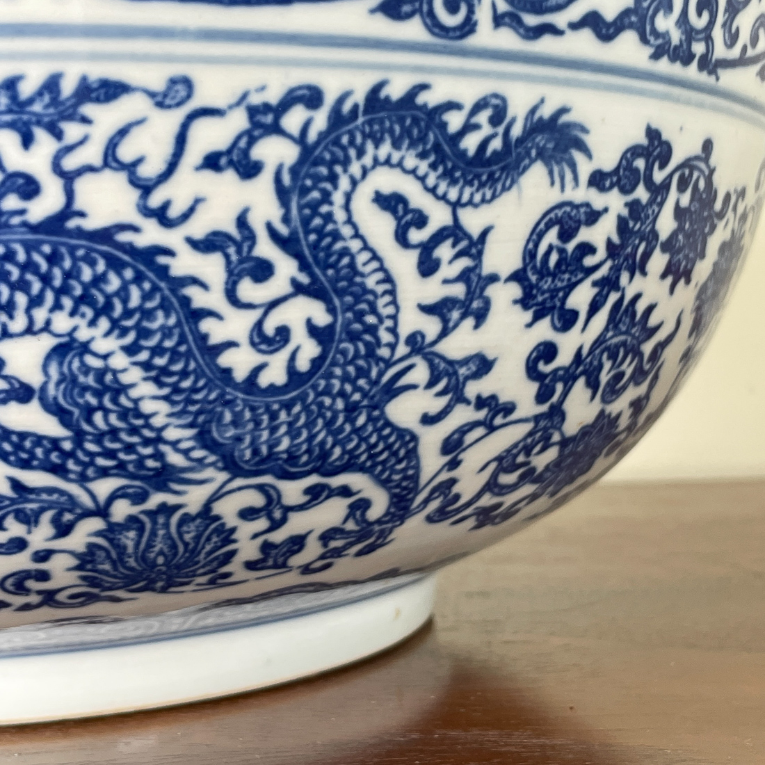 LARGE CHINOISERIE CENTER BOWL