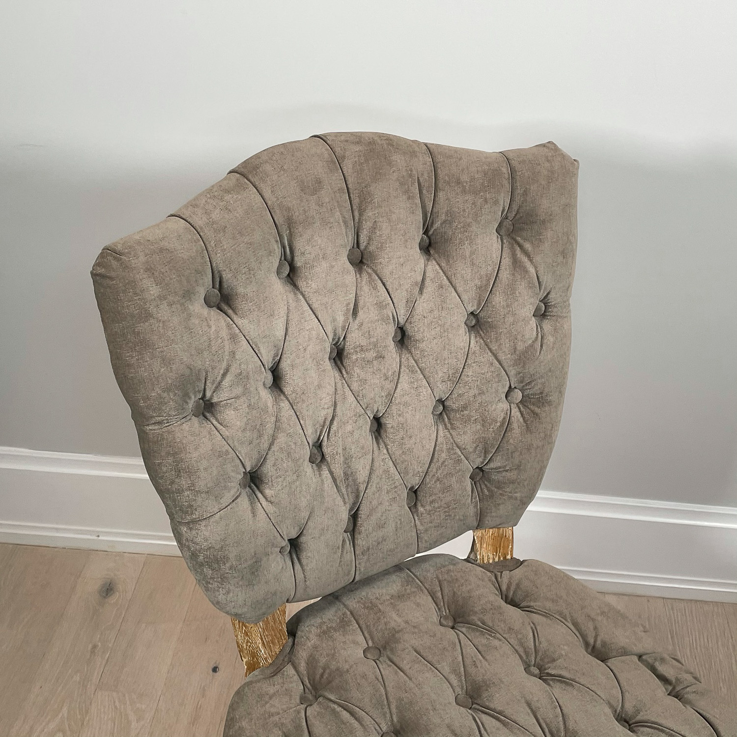 ARHAUS TUFTED VELVET CHAIR