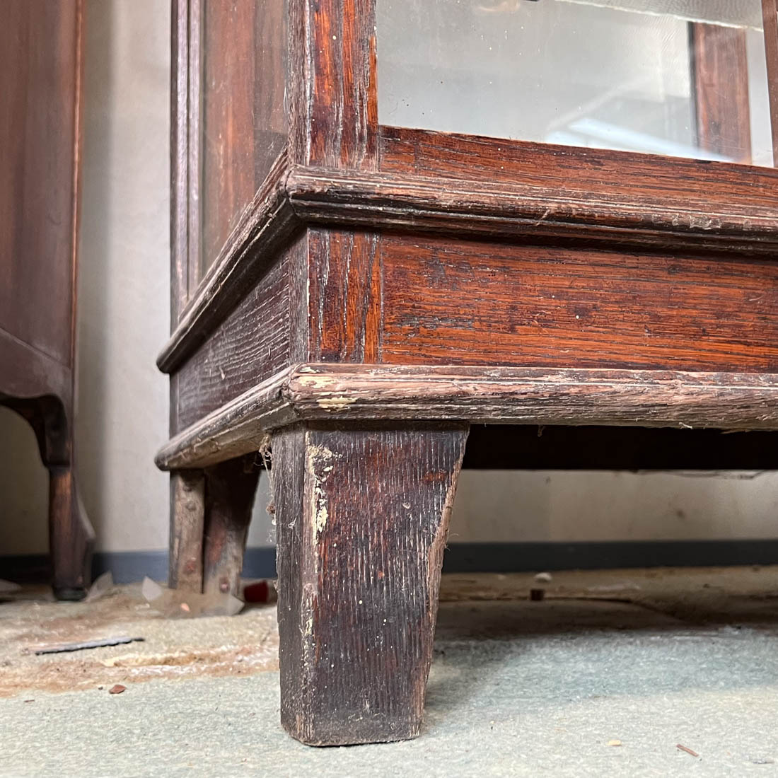CARVED WOOD DISPLAY CASE