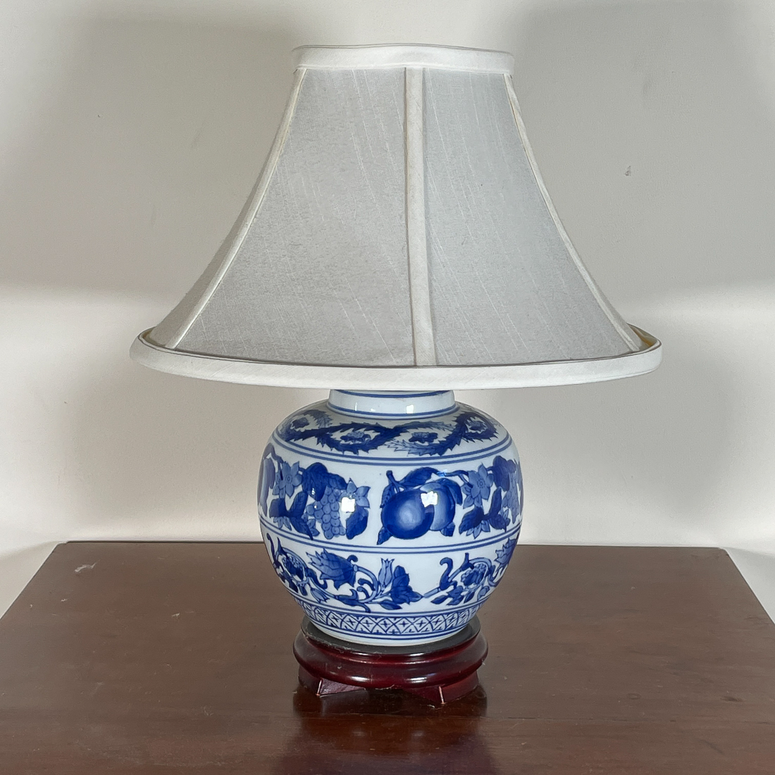 SMALL BLUE AND WHITE LAMP