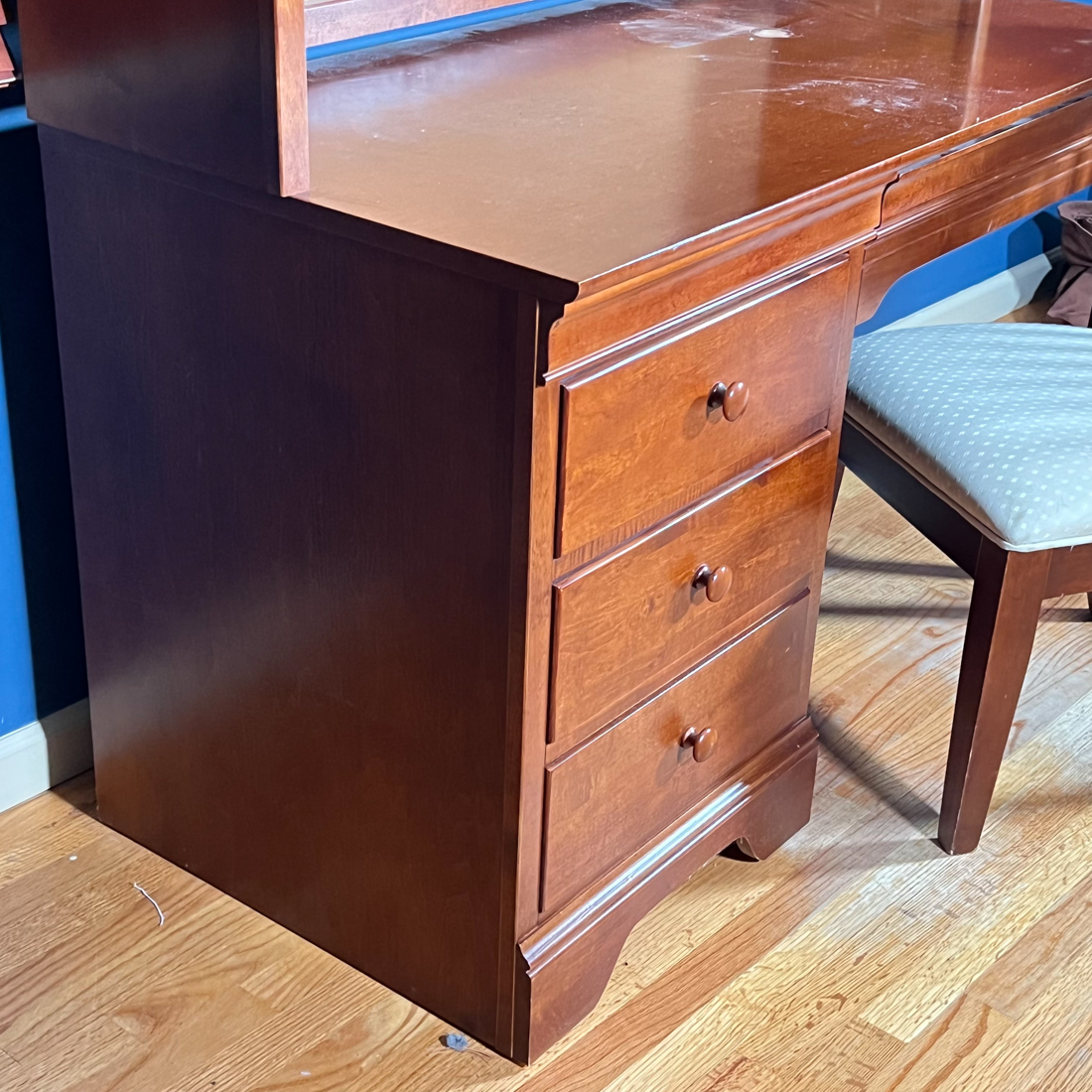 YOUNG AMERICA HUTCH DESK