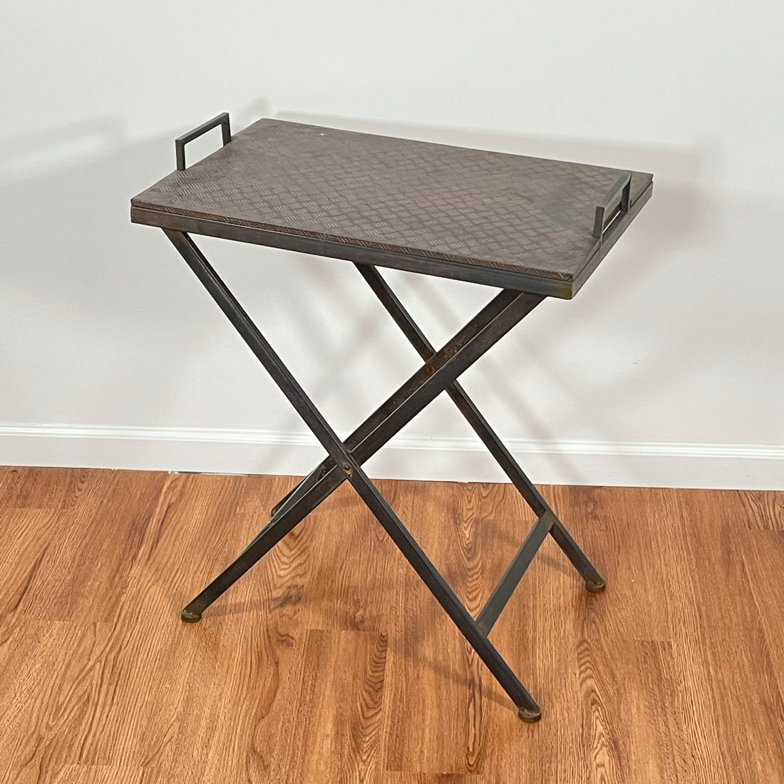 METAL TRAY TABLE