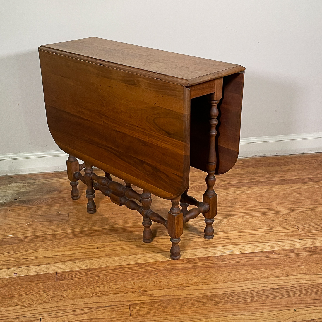 GATE LEG TABLE